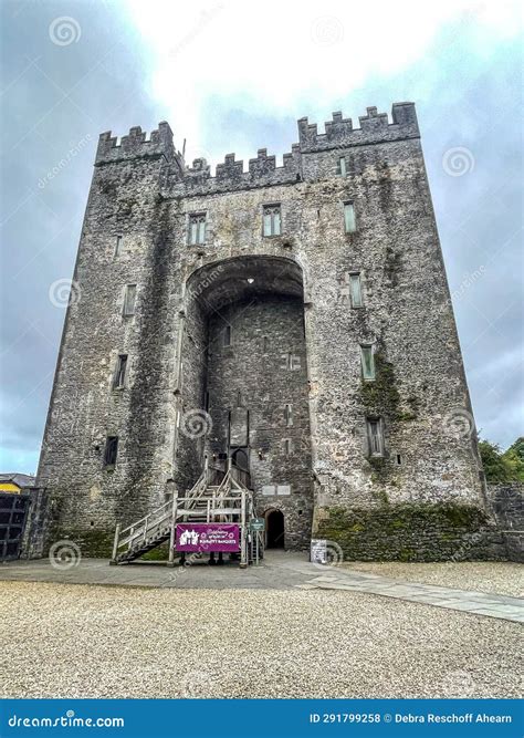 Bunratty Castle County Clare Ireland Stock Photo - Image of medieval ...