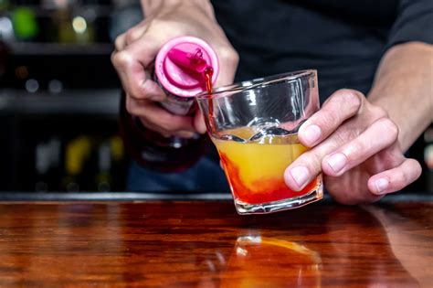 Mad Pub | Madeira Beach Bar & Pub