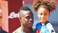 pia e gianni tra le mario balotelli scende in co con sua figlia pia tra le pia e gianni tra le mario balotelli scende in co con sua figlia pia tra le