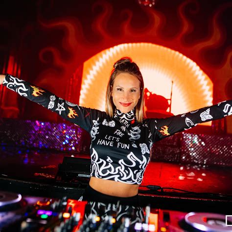 Pam Mac Allister: De DJ a sensación de OnlyFans - ColorMusic