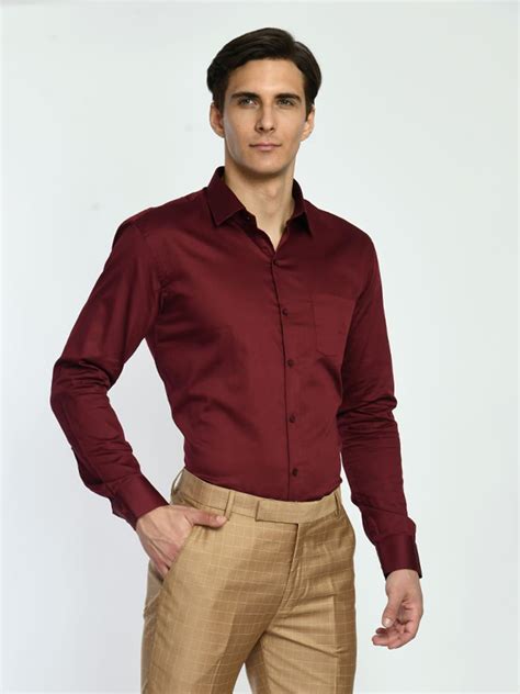 Buy Men's Maroon Solid Giza Cotton Spread Collar Shirt Online – SQUIREHOOD