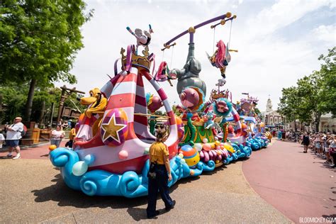 Fantasia/Pinocchio Float Returns to Festival of Fantasy Parade After ...