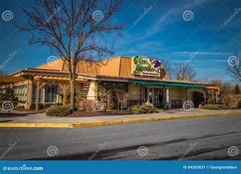 Olive Garden Restaurant Exterior