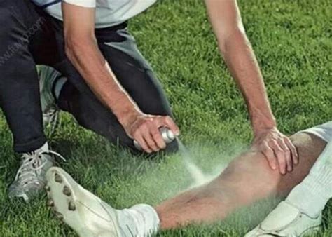 运动员比赛受伤时喷的什么喷雾可以快速缓解疼痛。_百度知道