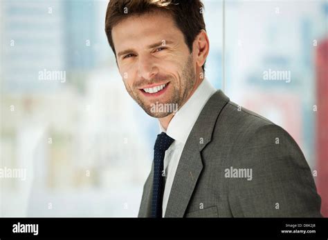 Smiling Businessman 的图像结果