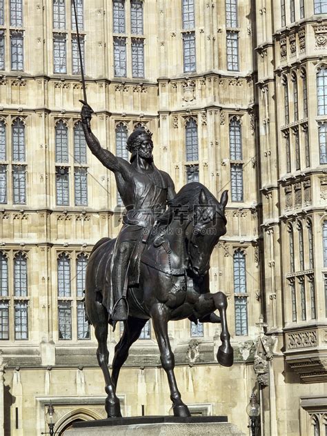 理查德一世（狮心王理查德）在帕利宫的雕像高清摄影大图-千库网