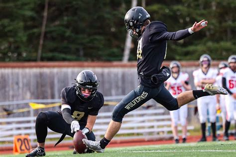 Wolverines kick Juneau to the curb with 38-17 playoff victory - Alaska ...