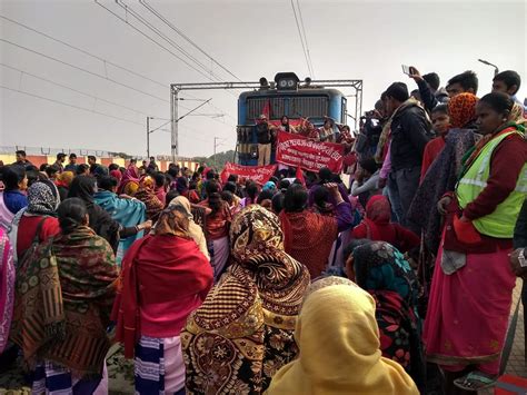 Video: Rail blockade by ASHA workers in Bihar as indefinite strike ...