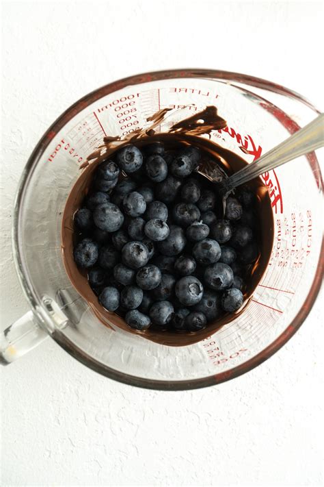 Quick and Easy Dark Chocolate Blueberries