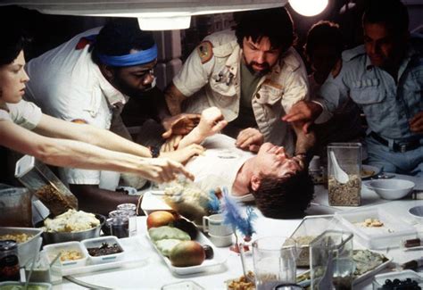 Chestburster Scene in Alien Extended 的图像结果
