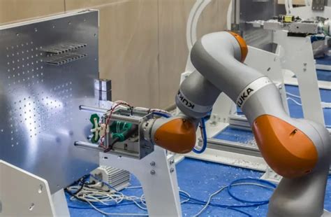 机器人加工工作站 -打孔-机器人机加工-苏州研拓自动化科技有限公司，自动化机器人科技厂家