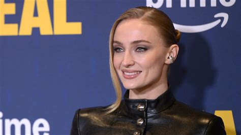 "Não consigo nem ouvir a música tema": Sophie Turner diz ter "ansiedade ...