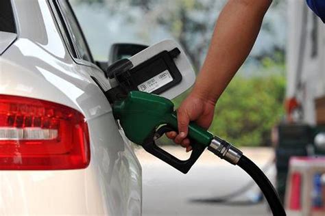 国内成品油价遇“六连涨” 加满一箱92号油多花约3元-新浪汽车