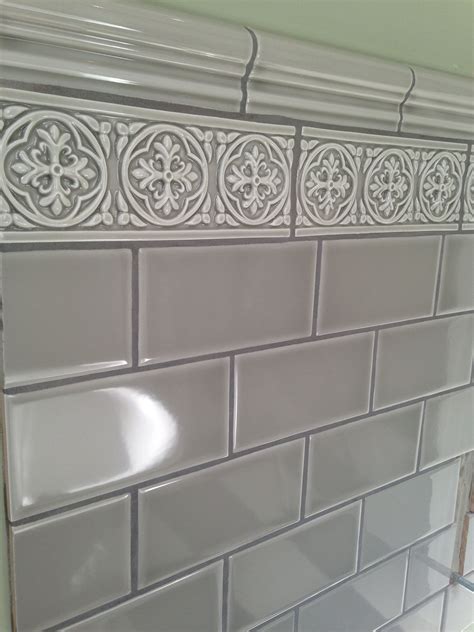 Bringing Style To Your Room With Tile Borders - Home Tile Ideas