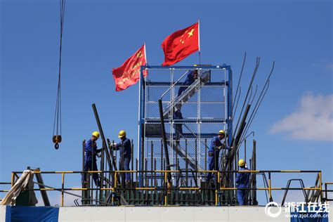 舟山：建桥工人坚守岗位度佳节-新闻中心-中国宁波网