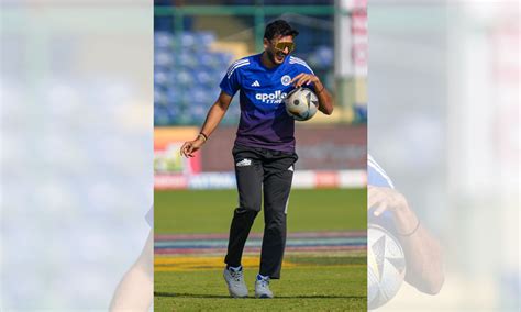 In RoKo's presence, Gill will grow as a leader: Axar Patel