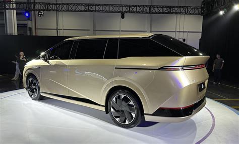 Xpeng X9 (2023)