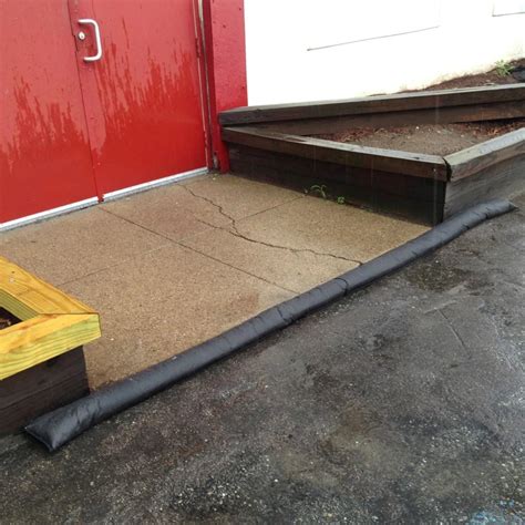 Quick Dam QD617-5 Outdoor Indoor Water Activated Flood Barriers - 17 ft ...