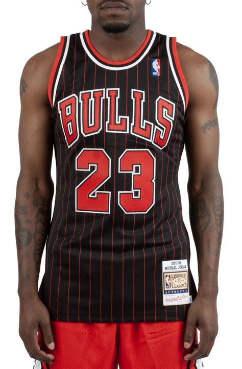 MITCHELL AND NESS Authentic Jersey Chicago Bulls 1995-96 Michael Jordan ...