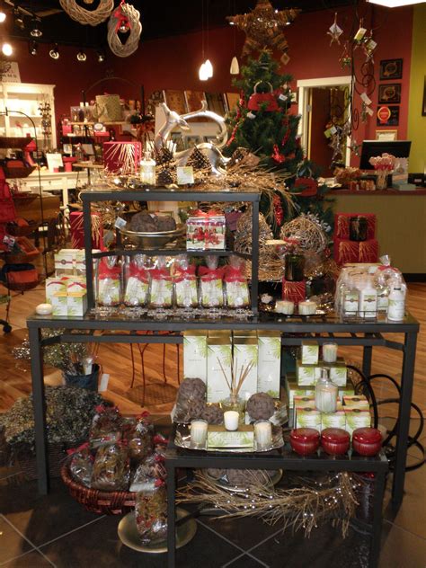 Retail Rustic Store Displays 的图像结果