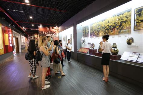 探索中国丨这群外国学生首站来到汕头，感受潮汕传统文化