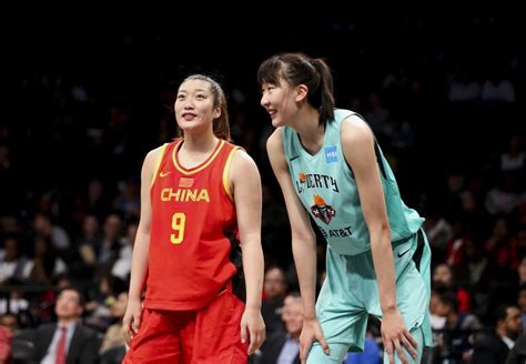 【现场高清】李梦+内线双塔发威 中国女篮奥运资格赛吊打新西兰