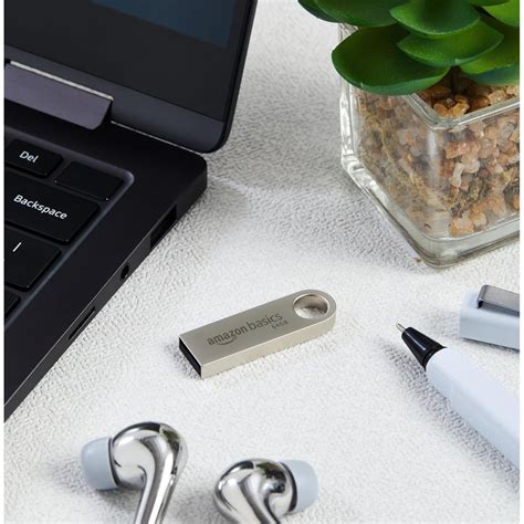 Amazon Basics 64 GB Flash Drive | USB 3.0 | Upto 150 MB/s | Silver