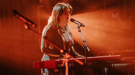 Lola Young beim New Pop Festival 2022