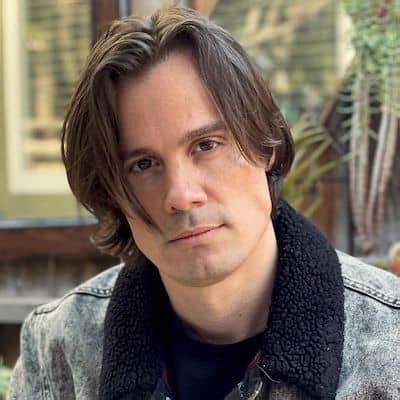 Gregory Michael Bio, Affair, Single, Net Worth, Ethnicity, Relationship