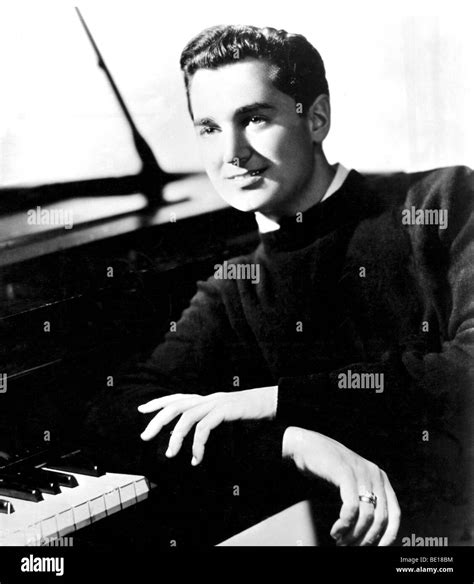 Neil Sedaka, the singer-songwriter behind dozens of hits of the 1960s and ‘70s, dies at age 86 | CNN