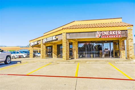 Parkway Village - Levy Retail Group