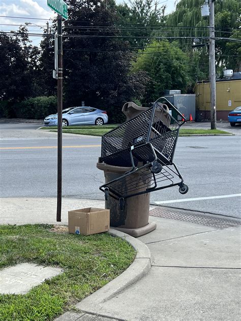 So Highlands Kroger now has anti-theft grocery carts. : r/Louisville