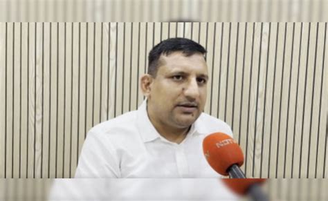 पहले वोटर सरकार चुनते थे, अब सरकार वोटर को चुन रही है...बिहार में वोटर ...