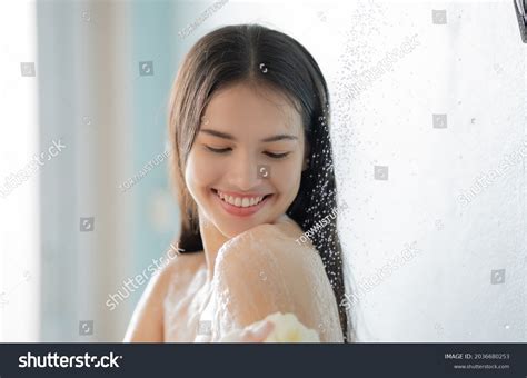 116 039 рез. по запросу «Young girl shower» — изображения, стоковые ...
