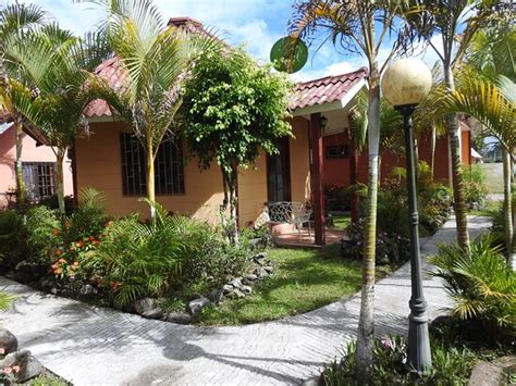 CABANAS MOUNTAIN RIVER LAKE INN (Volcan, Panama - Chiriqui) - Lodge ...