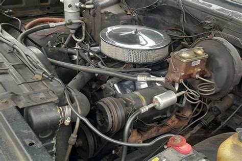 This Squarebody Chevy Avalanche Build Hits Some Right Notes, Many Wrong ...