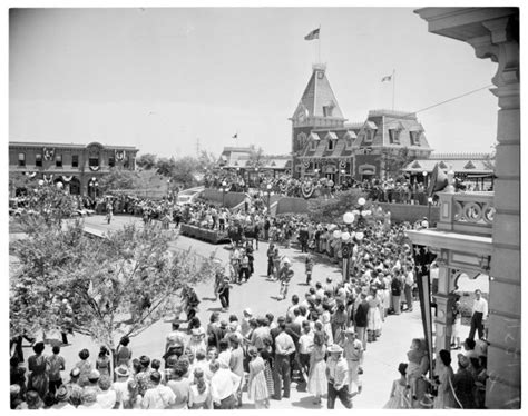 Disneyland Opening Day -July 17, 1955 | The Vintage News