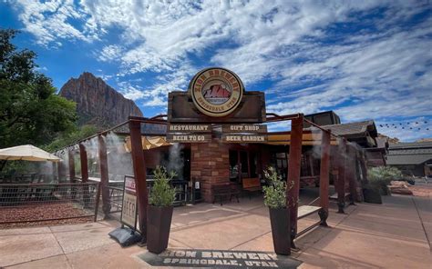 The Ultimate Zion National Park Itinerary + Where to Eat!