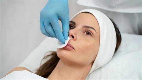 Maryland doctor explains reason why woman collapsed after nose hair ...