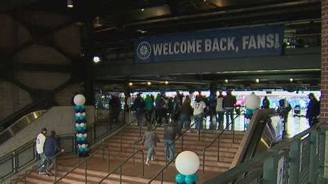 Seattle Mariners fans welcomed back to T-Mobile Park for first time in ...