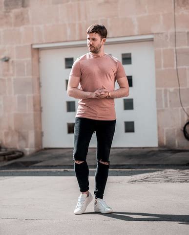 Stylish Savvy Pink T-Shirt Combinations For Men-Women [Trendy Ideas]
