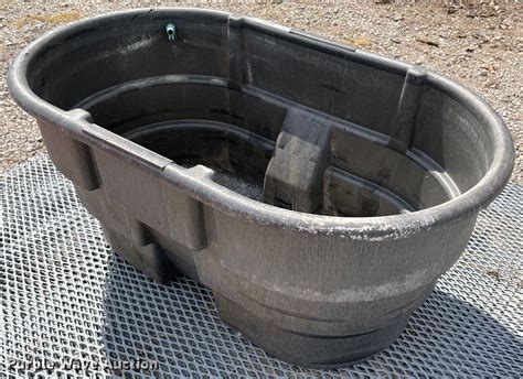 Rubbermaid 100 gallon livestock tank in Oklahoma City, OK | Item MR9309 ...