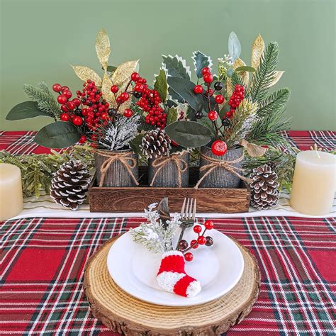 41 Christmas Dining Table Centerpiece Ideas for 2024 - Addicted To ...