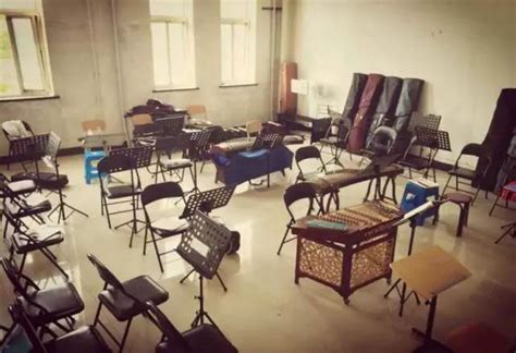 乐器培训教室,乐器室,音乐室乐器摆放图_大山谷图库