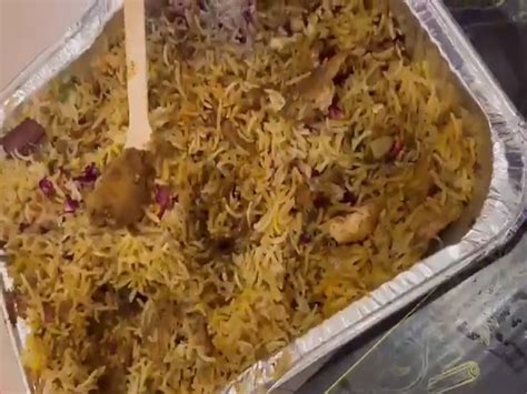 Chiken in Veg Biryani Customer anger against Zomato and Behruz;व्हेज ...