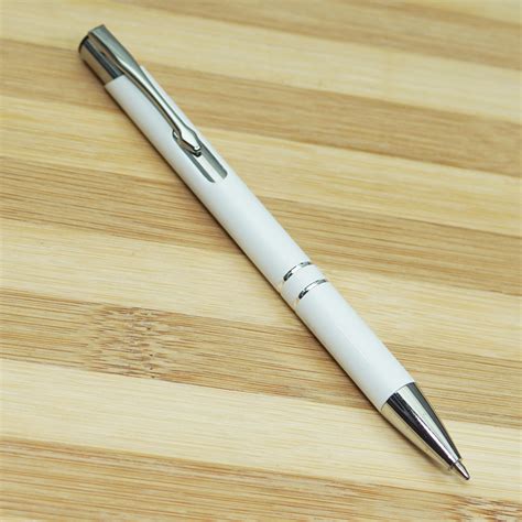 penhouse.in White Color Body With Silver Clip Medium Tip Retractable ...