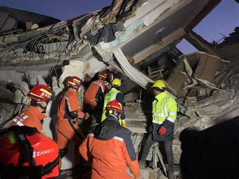 中国救援队在土耳其全力救援：已营救出4名被困人员，搜寻出8名遇难者-齐鲁晚报·齐鲁壹点