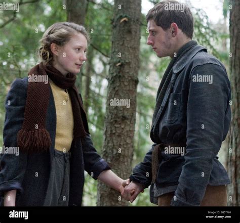 Defiance Year : 2008 Director : Edward Zwick Mia Wasikowska, Jamie Bell ...