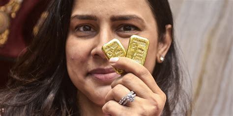 Amid Rising Gold Prices, Govt's SGB Debt Surges to Rs 1.5 Lakh Crore ...