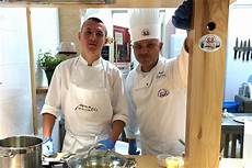 cucina di base la cucina di base dietro ai fornelli cucina di base la cucina di base dietro ai fornelli